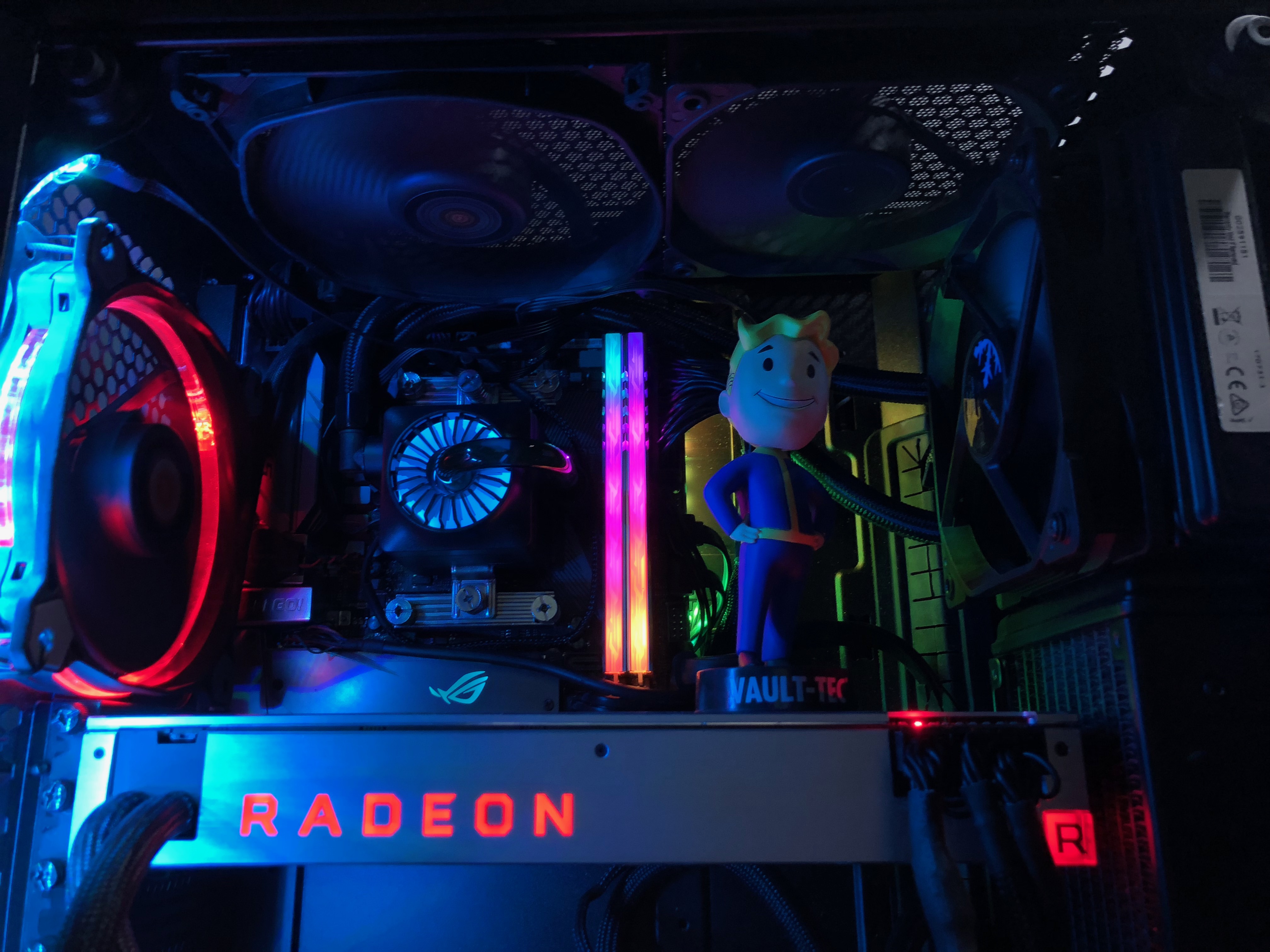 Linus를 뜨겁게 달구었던 써멀패드로 CPU 쿨링하기 도전해봤습니다. > CPU/메인보드/램 | 퀘이사존